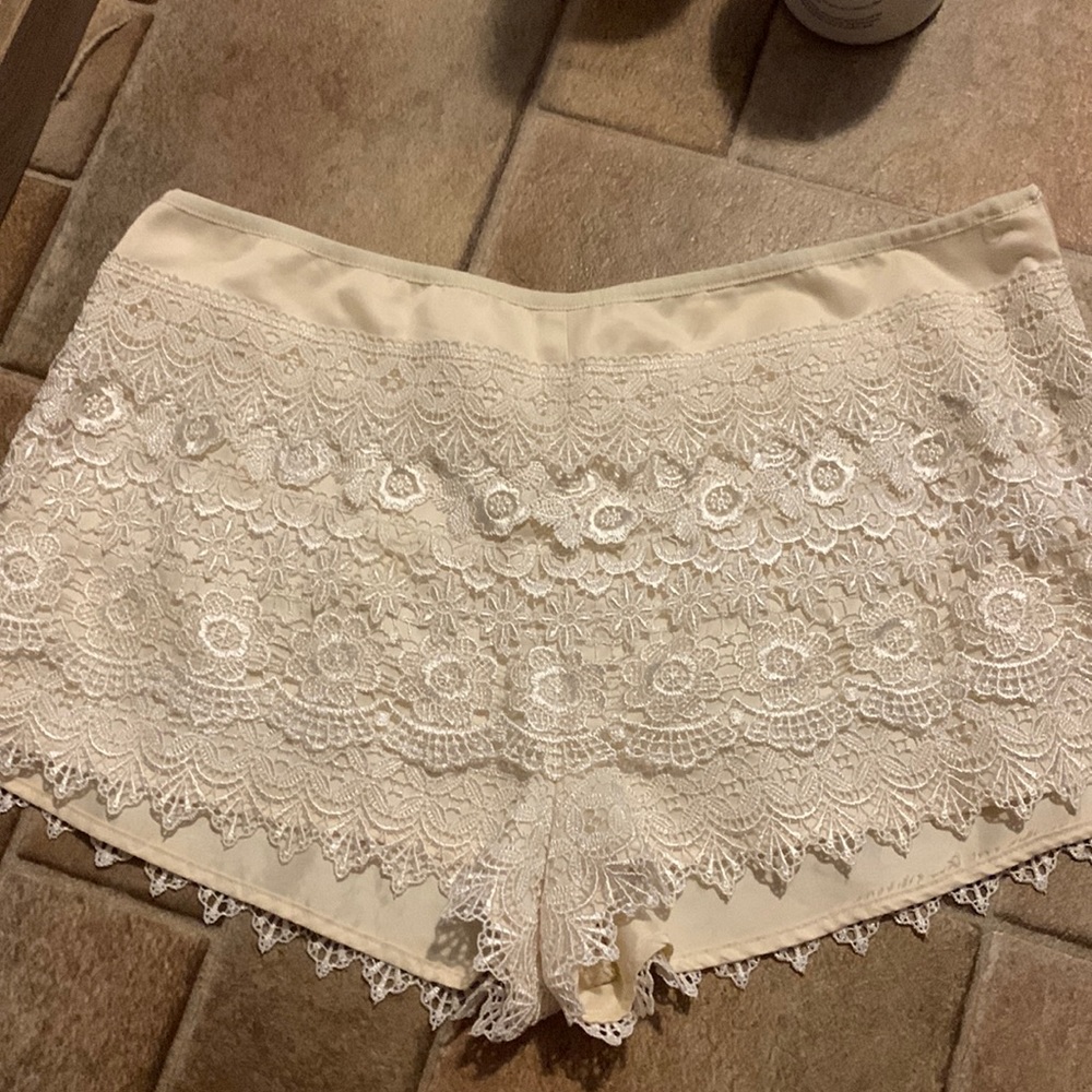 Sans Souci Cream Lace Overlay Women's Shorts